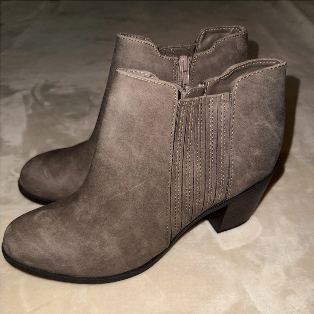 Arizona Jeans Women’s Brown Booties- Size 9